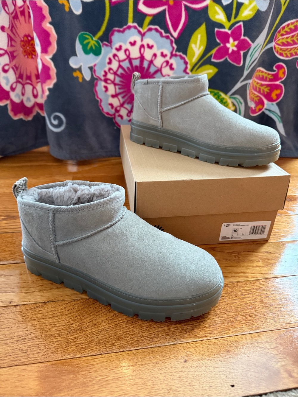 UGG Womens Classic Ultra Mini Clear Gray Boots / Shoes - Womens Size 10